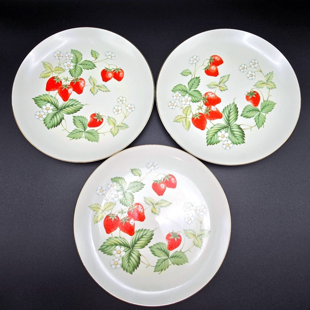 Vintage Japan Strawberry Salad Dessert Plates Set of 3 Gold Rim Cottagecore 7.5"